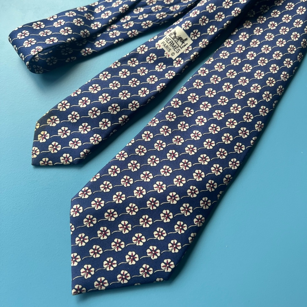 HERMÈS 100% Silk Tie